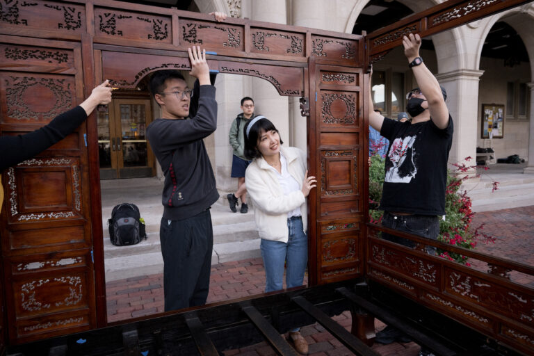 Cultural history hands-on through study of Qing-era bed