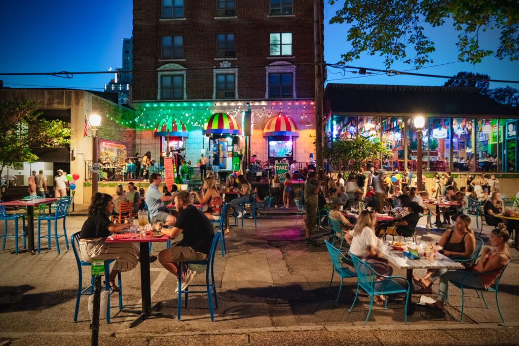 Outdoor dining at Euclid Avenue restaurants in the Central West End